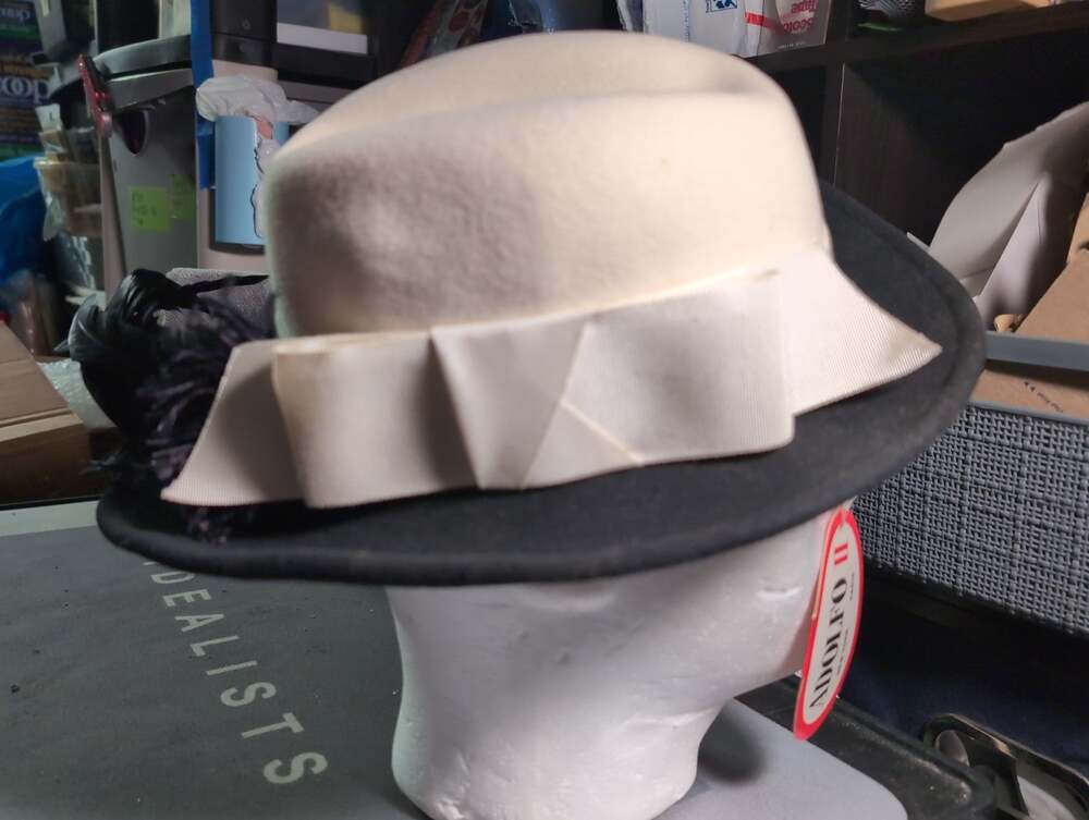 Vintage Adolfo II Hat Cream Black Wool Felt Feather Bow ACTWU Union Made Nwt Vtg